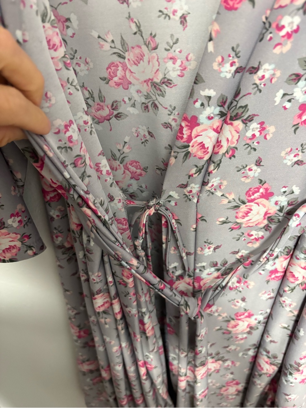 Rene Rofe Gray Floral Light Weight Robe with Pink Roses - Picture 4 of 8